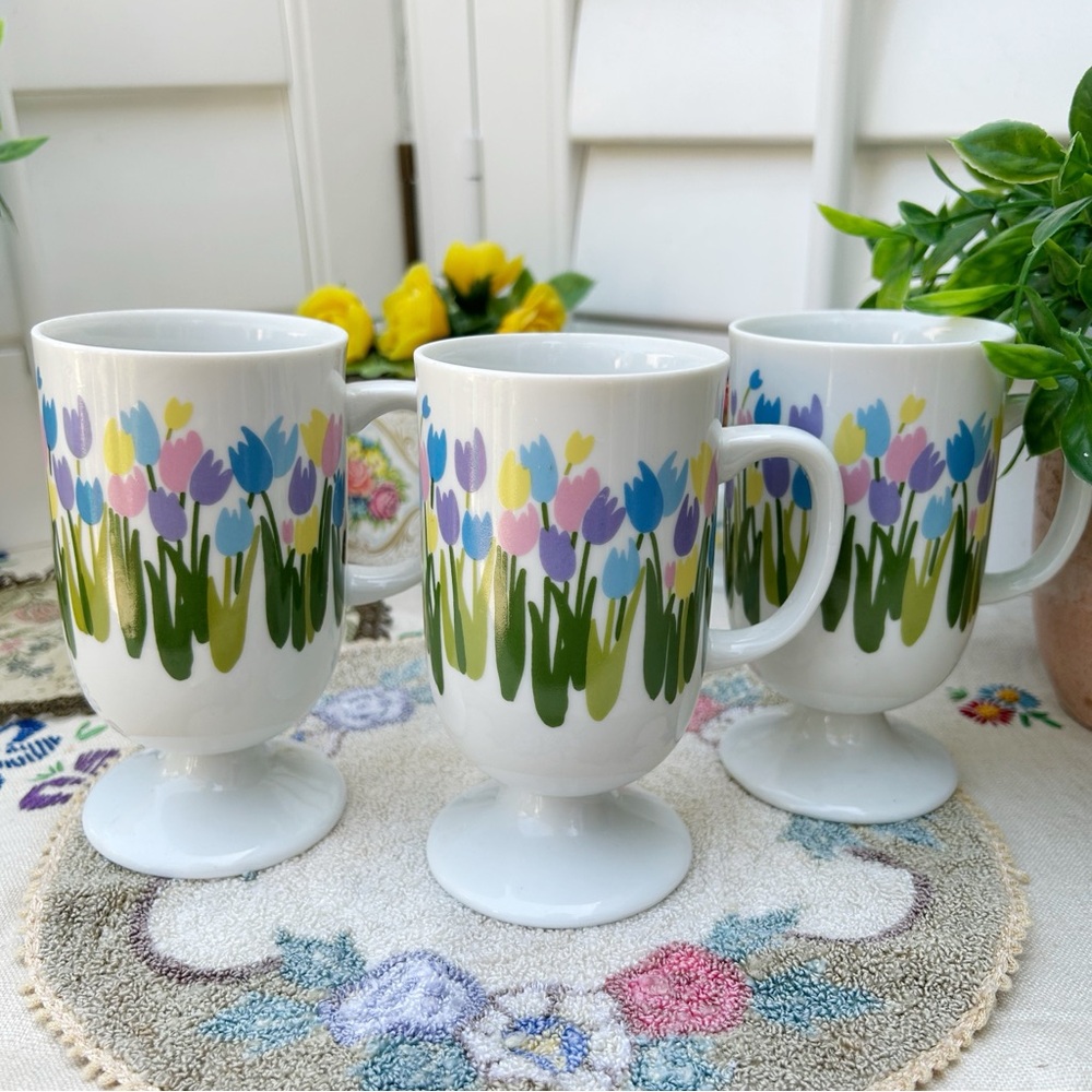 Vintage Multi Colored Tulip Flower Pedestal White Mugs 8 oz 5 in Tall Set Of 3